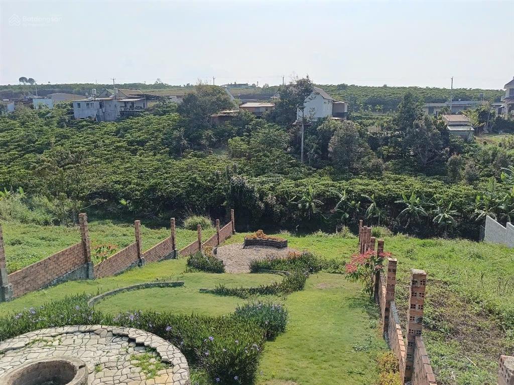 Bán gấp căn biệt thự sân vườn siêu đẹp 750m2, giá rẻ chỉ 2,1 tỷ