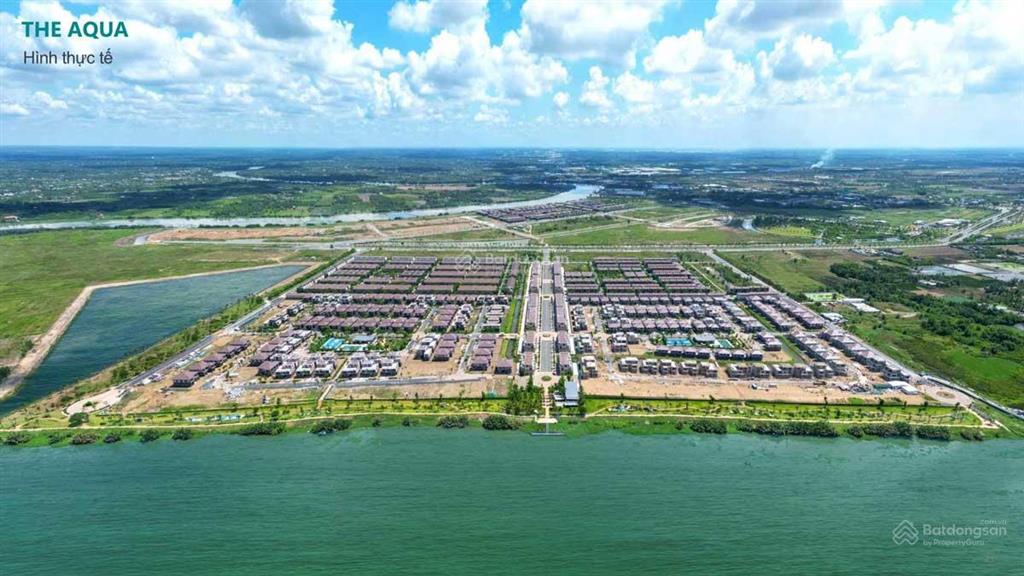 Cần ra gấp biệt thự view kênh đào 315m2  giá full chỉ 11.5tỷ  thuộc kđt waterpoint 355ha nam long