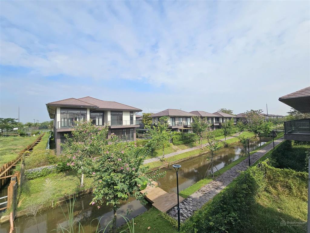 Cần ra gấp biệt thự view kênh đào 315m2  giá full chỉ 11.5tỷ  thuộc kđt waterpoint 355ha nam long