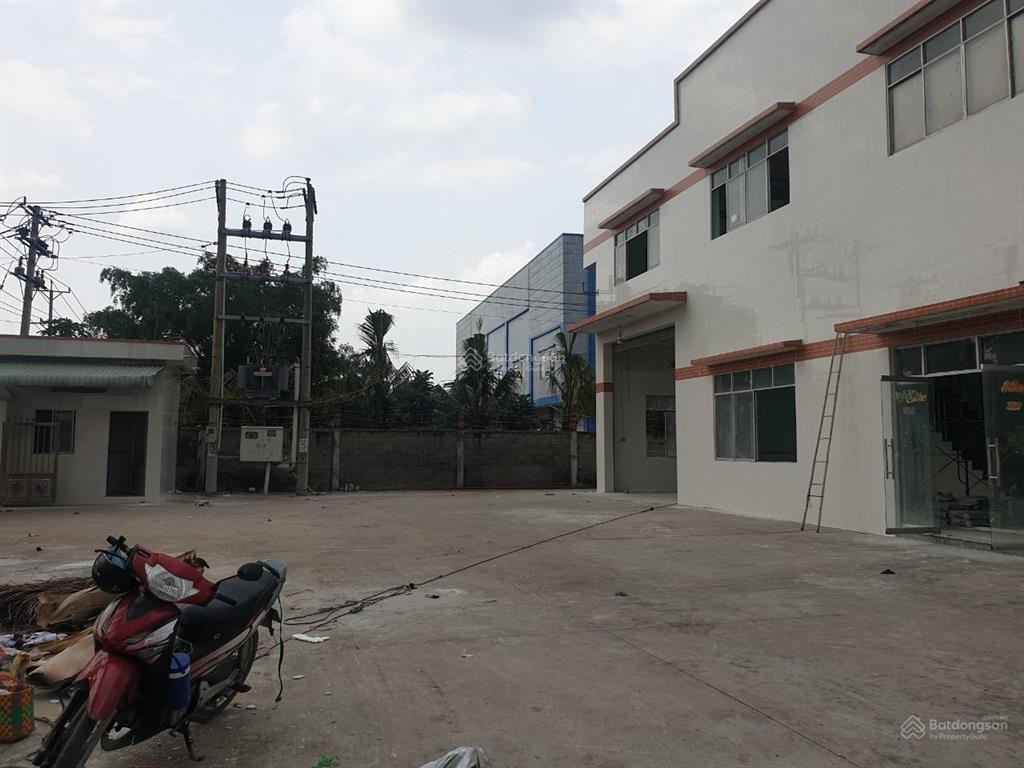 Cần cho thuê kho xưởng trong kcn tân đức 5000m2 xd 3000m2 giá 83.004,9đ/1m2.  0919 228 ***