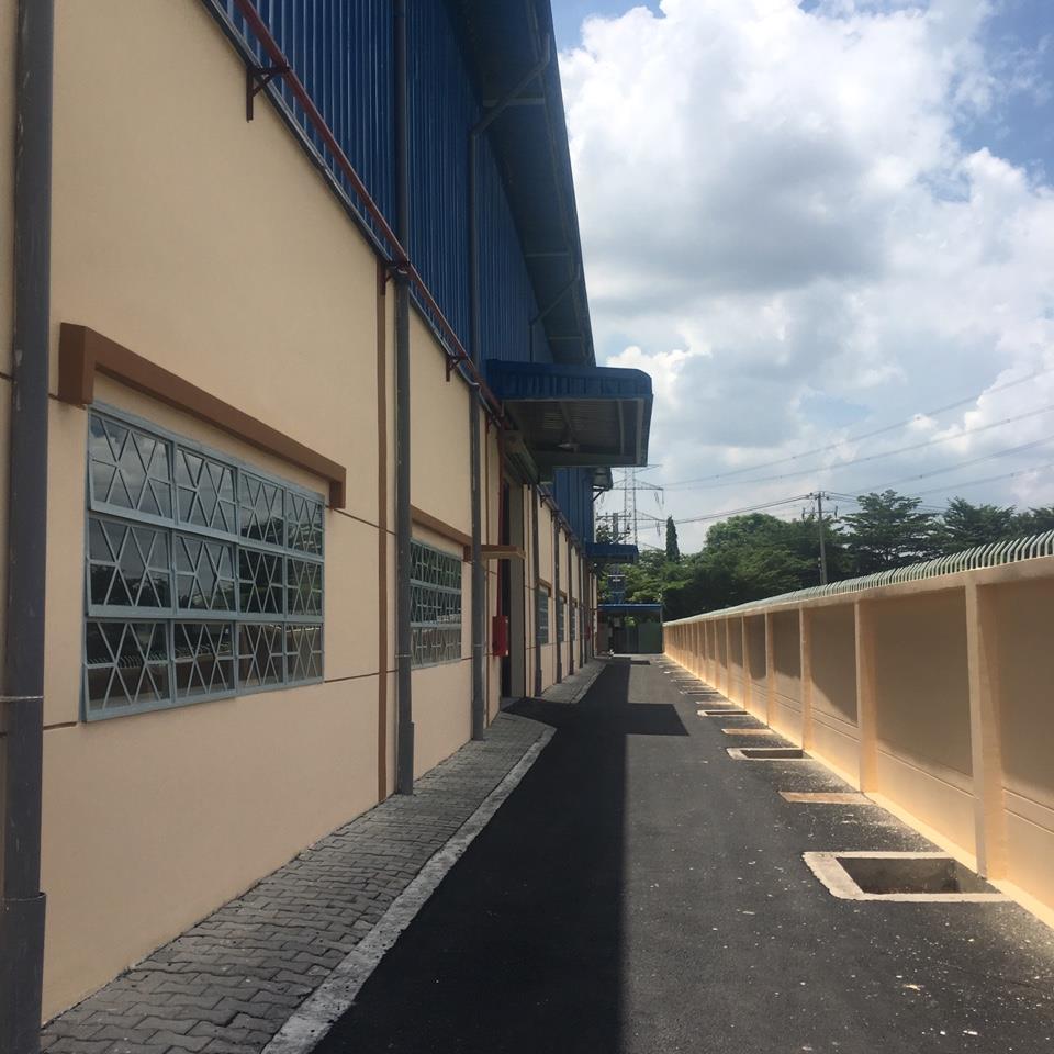 Cần cho thuê kho xưởng trong kcn tân đức 5000m2 xd 3000m2 giá 83.004,9đ/1m2.  0919 228 ***