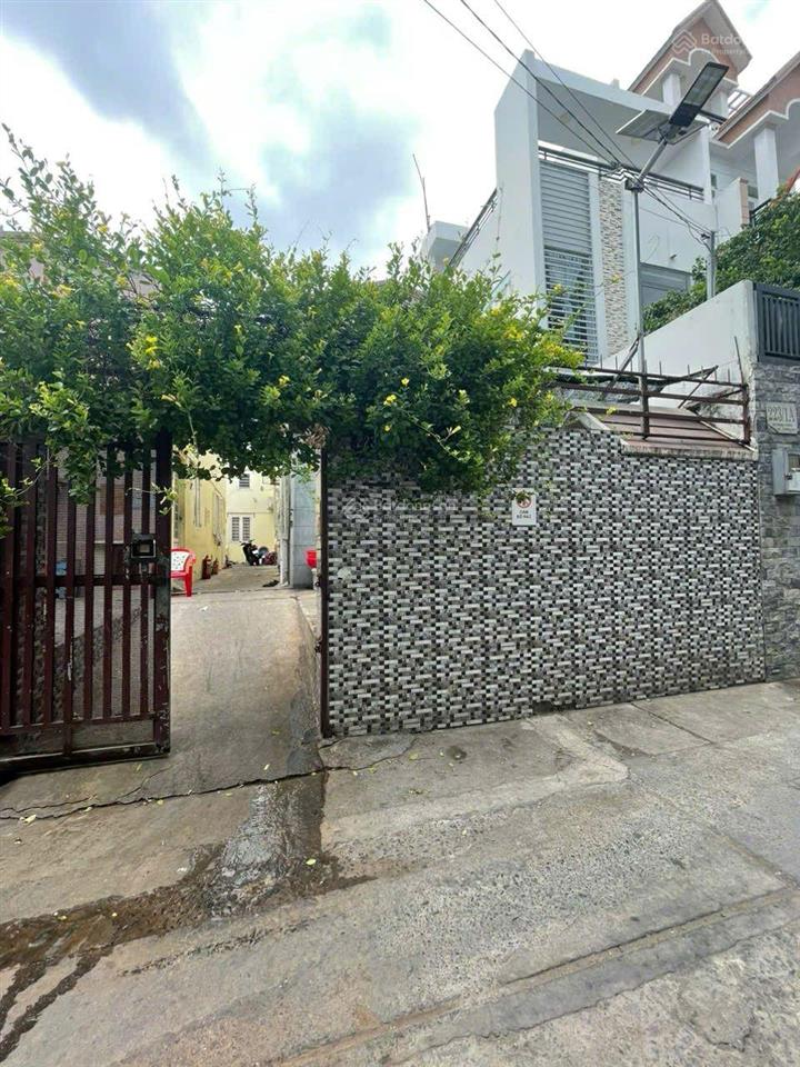 Hai dãy nhà trọ hẻm 223 an dương vương phường an lạc quan bình tân dt 9 x 20m.
