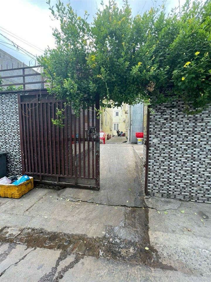 Hai dãy nhà trọ hẻm 223 an dương vương phường an lạc quan bình tân dt 9 x 20m.