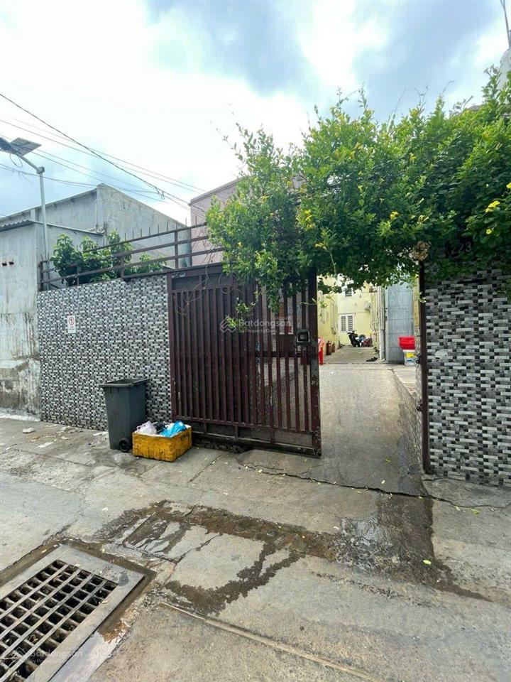 Hai dãy nhà trọ hẻm 223 an dương vương phường an lạc quan bình tân dt 9 x 20m.