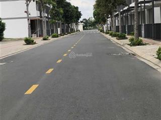 Chính chủ bán gấp căn nhà ngay the pearl riverside 2t5 đường nguyễn văn tôi tt bến lức  long an