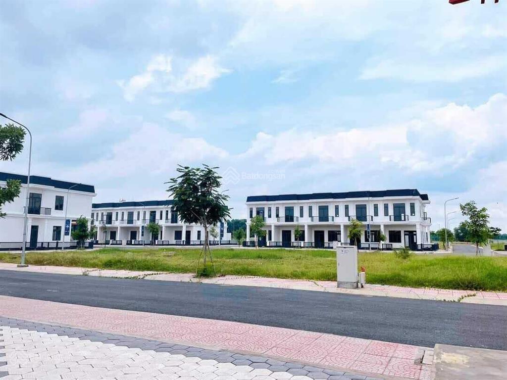 Chính chủ kẹt tiền bán gấp lô đất dự án young town 85m2  shr  đức hòa  long an