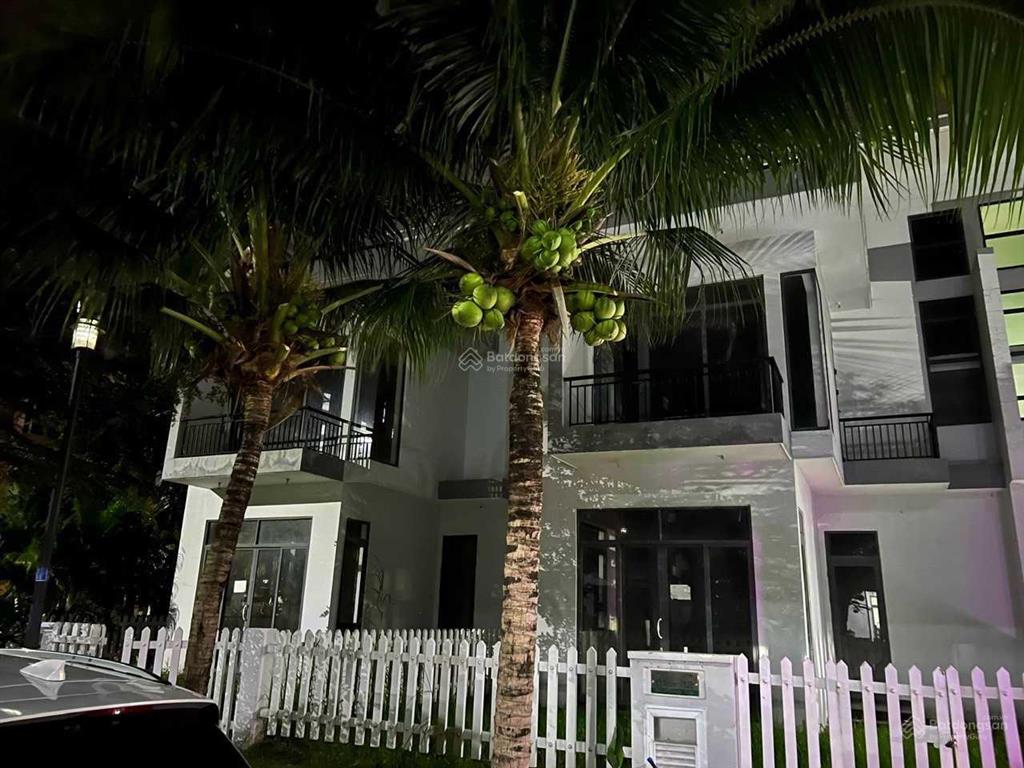 Bán gấp biệt thự và nhà phố bella villa thị trấn đức hòa  long an 5x15 và 8x16m, giá 2tỷ150 shr