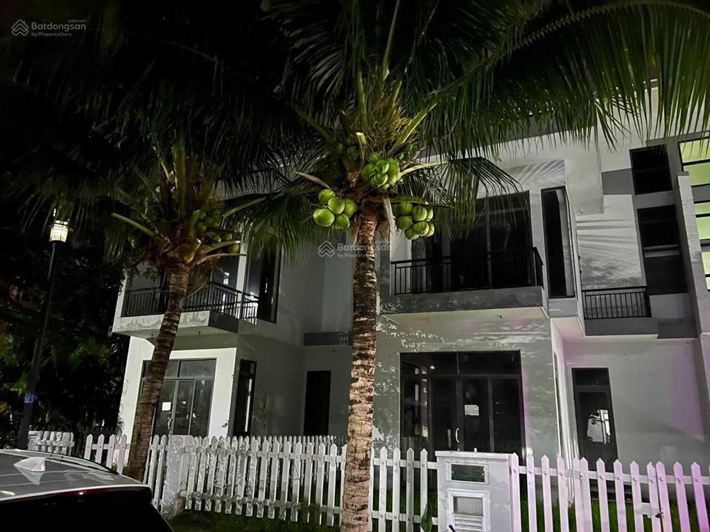 Bán gấp biệt thự và nhà phố bella villa thị trấn đức hòa  long an 5x15 và 8x16m, giá 2tỷ150 shr