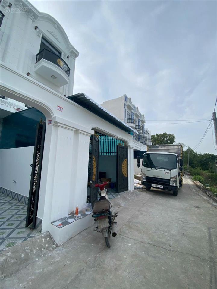 Nhà 100m2 2 lầu .. đường xe oto thị trấn cần giuộc tân kim  diện tích  4,3m x 23m ( 100m2 )