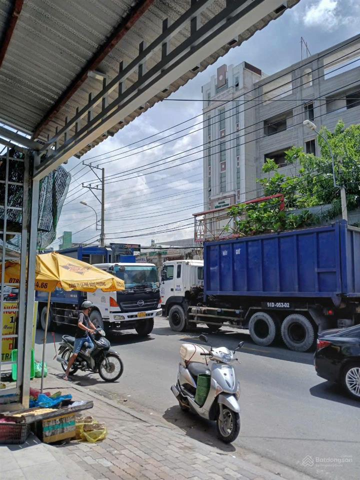 Bán nhà mt đường quốc lộ 50 xã phong phú huyện bình chánh. dt 133,2m2 sổ hồng giá 15tỷ