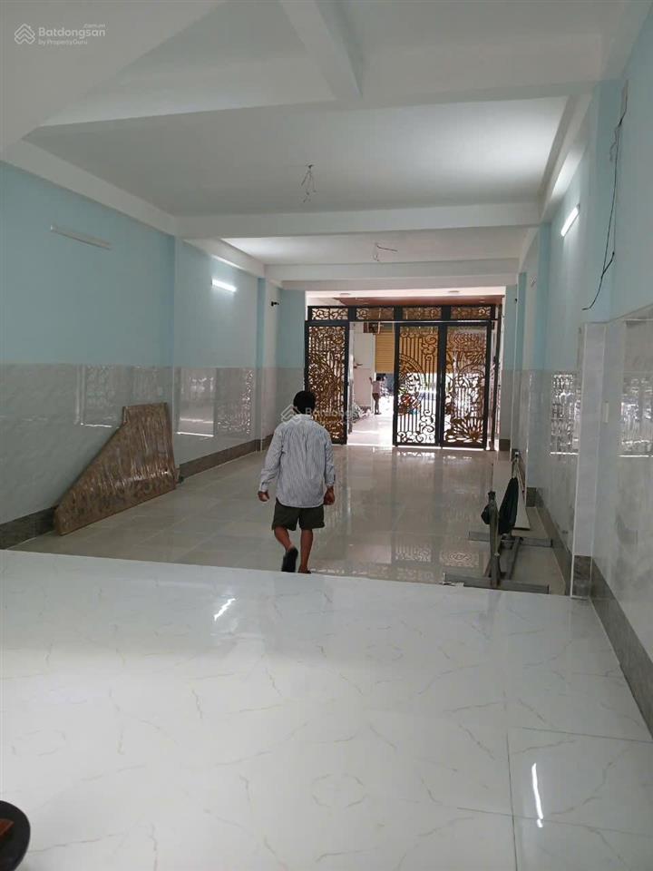 Bán nhà mt đường quốc lộ 50 xã phong phú huyện bình chánh. dt 133,2m2 sổ hồng giá 15tỷ