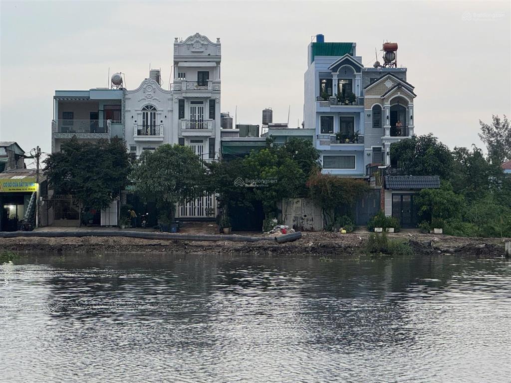 Bán nhà mặt tiền sông vàm thuật phường an phú đông quận 12, diện tích 4x30m, 1 trệt 2 lầu 1 tum