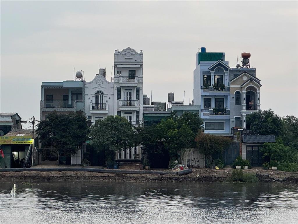 Bán nhà mặt tiền sông vàm thuật phường an phú đông quận 12, diện tích 4x30m, 1 trệt 2 lầu 1 tum