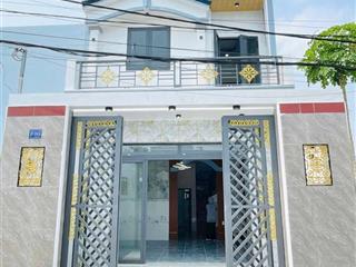 Nhà mới 1 trệt 1 lầu  xã qui đức, bình chánh, dt ngang 5,2m dài 16m. mặt tiền nhựa 6m