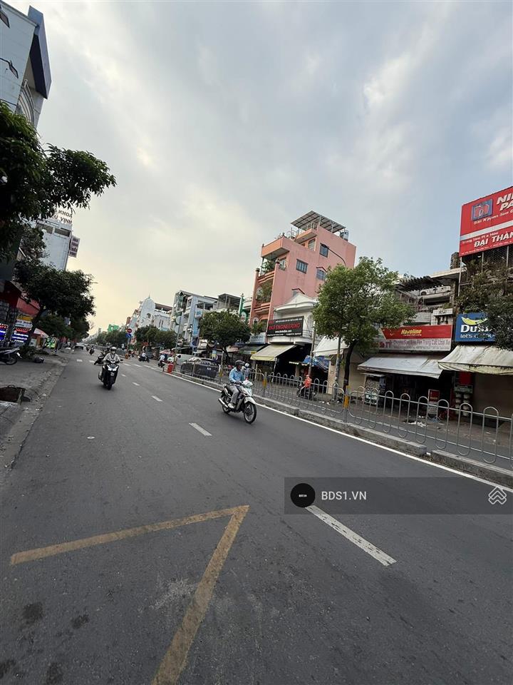 Bán nhà mtkd 180 nguyễn sơn, q tân phú (gần chợ)  5.2x11m  3 tầng.  0917 861 ***