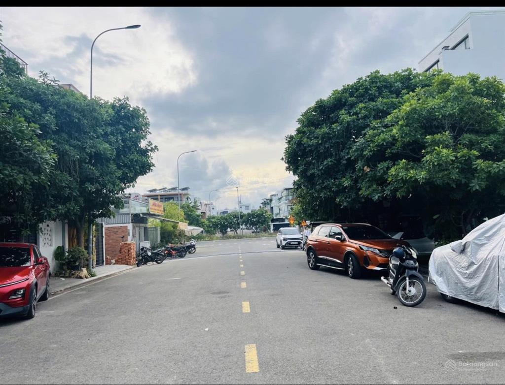 Bán lô nội bộ gói 7 khu đô thị mỹ gia nha trang . giá chỉ 3 tỷ 550 . diện tích 100m2.0915 215 ***