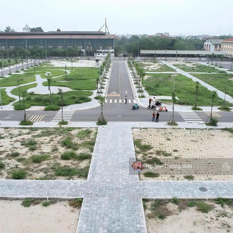 Hàng siêu vip . bán mảnh đất hoa hậu cực hiếm 3 mặt tiền tái định cư bộ công 165m2 chỉ 29,6tỷ