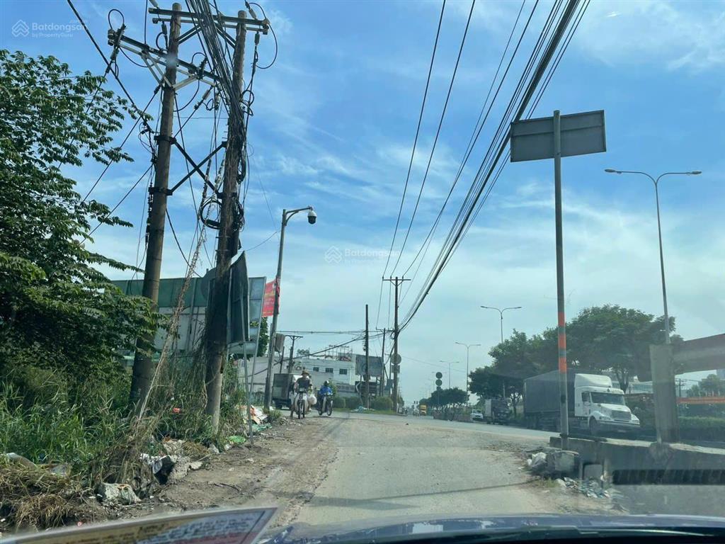 Cho thuê nhà xưởng mặt tiền ql1a, cầu vượt sóng thần.  0902 665 *** mr duy