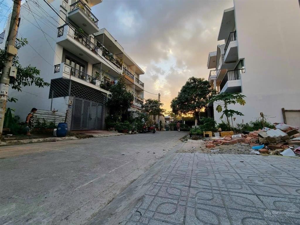 Bán đất kdc hiện hữu cách mặt tiền lê văn việt 300m, đường 10m dt đất 64m2 (4*16m), giá 4 tỷ tl
