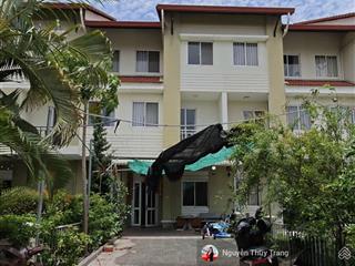 Bán nhanh biệt thự oasis 2 dt đất 150m2. dt sử dụng 244m2. 1 trệt 2 lầu sân thượng. 4pn 5wc