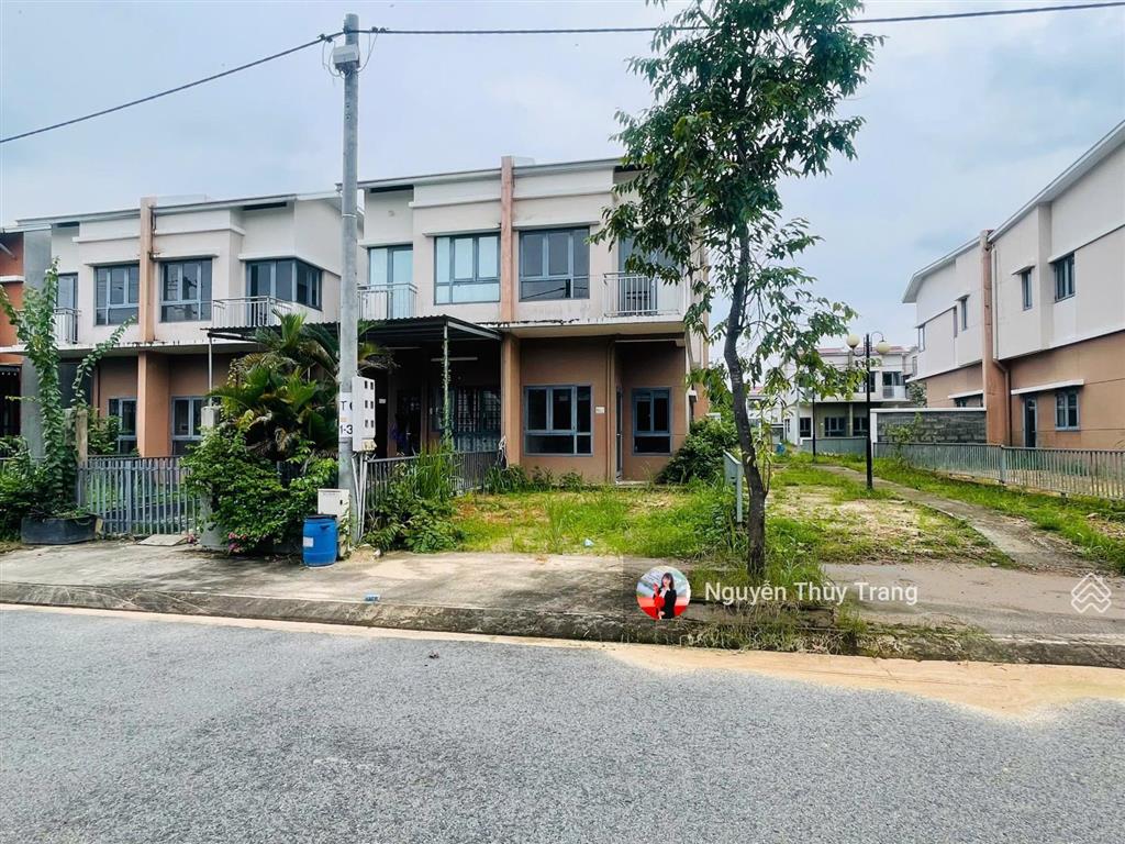 Một căn biệt thự hiếm có oasis city 5x16 full thổ cư, trục chính. giá chỉ 1 căn hiếm có giá tốt