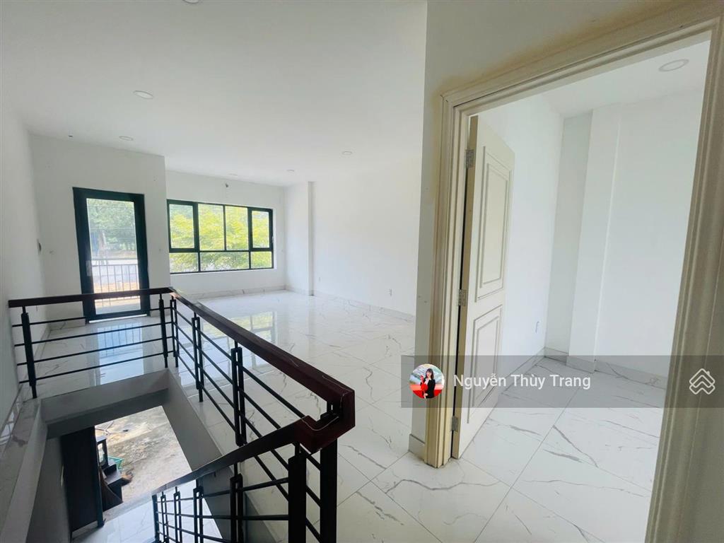Chỉ 1.75 tỷ nhà đẹp như mơ. cạnh trường đại học việt đức. 5x15m nhà y hình, oasis city bến cát