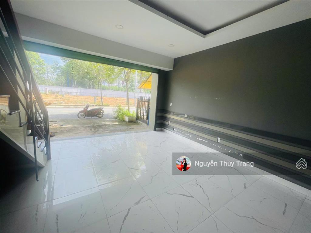 Chỉ 1.75 tỷ nhà đẹp như mơ. cạnh trường đại học việt đức. 5x15m nhà y hình, oasis city bến cát