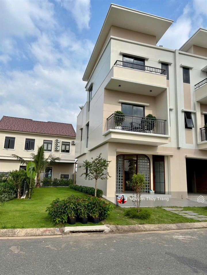 Bán biệt thự ven sông đầu tiên tại bình dương giá f0, đối diện trường đại học việt đức