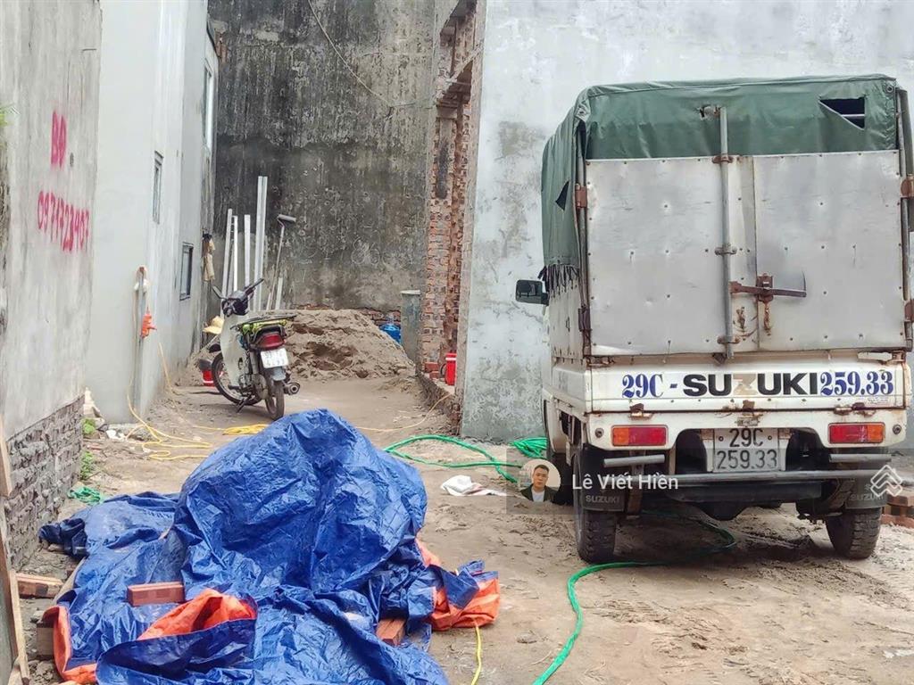Bán đất kiêu kỵ, 46,2m2 mt 4,76m vuông vắn. đường ô tô con vào đất, ngõ nông gần ô tô tránh