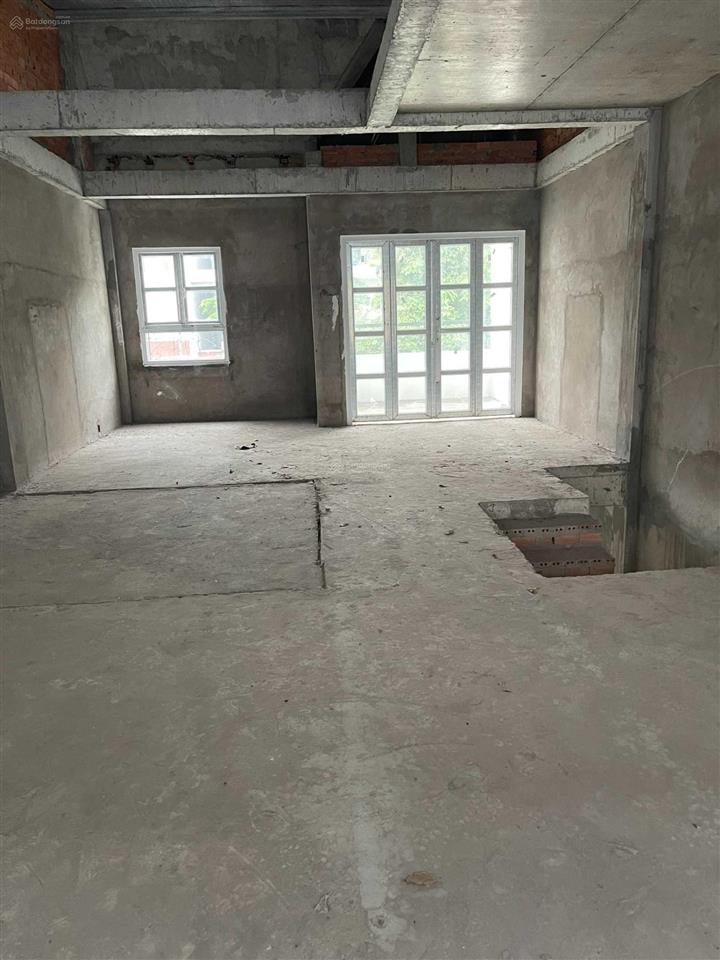 Chính chủ gửi bán căn nhà thô dãy a, view công viên và trường mầm non, sổ hồng đầy đủ
