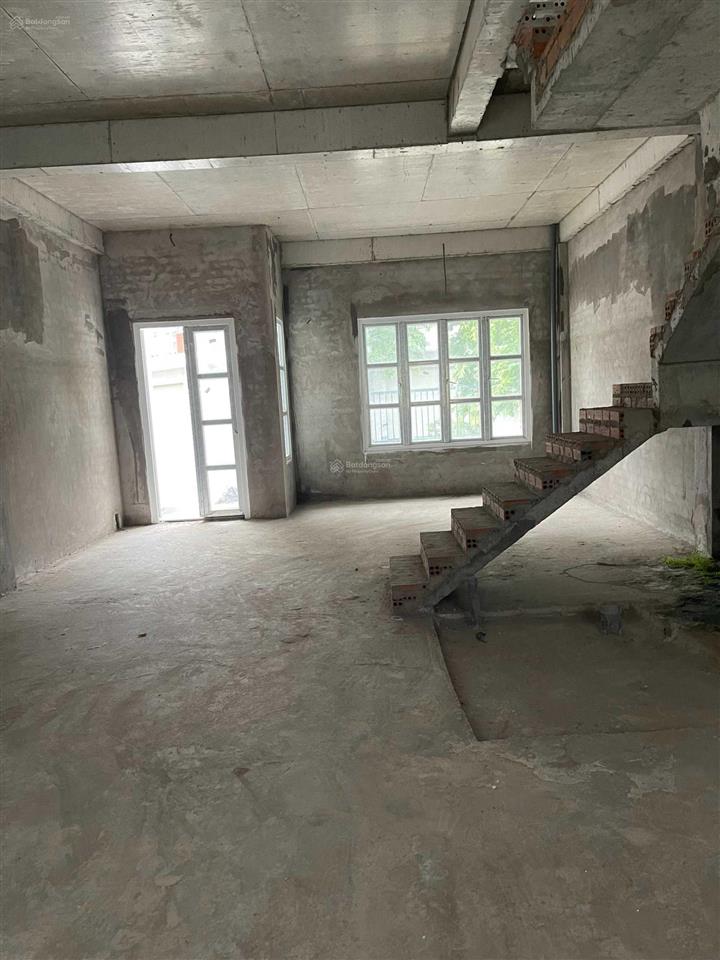 Chính chủ gửi bán căn nhà thô dãy a, view công viên và trường mầm non, sổ hồng đầy đủ