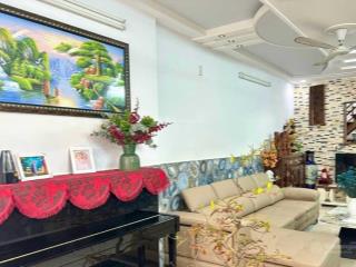 Bán nhà 1 trệt 1 lầu 2wc hai bà trưng nha trang, có sân vườn, gần biển, nhà còn mới sạch đẹp, 6.8tỷ