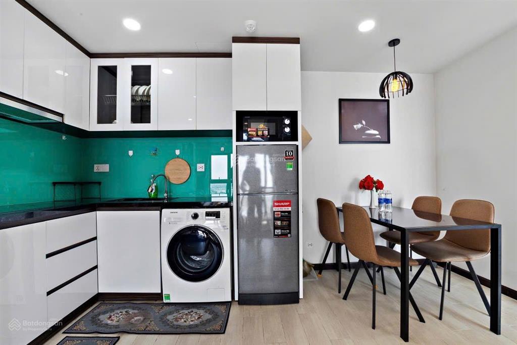 Cần bán căn góc 2 phòng ngủ, view lý tự trọng. giá 7 tỷ 3.  0936 266 *** (diễm)