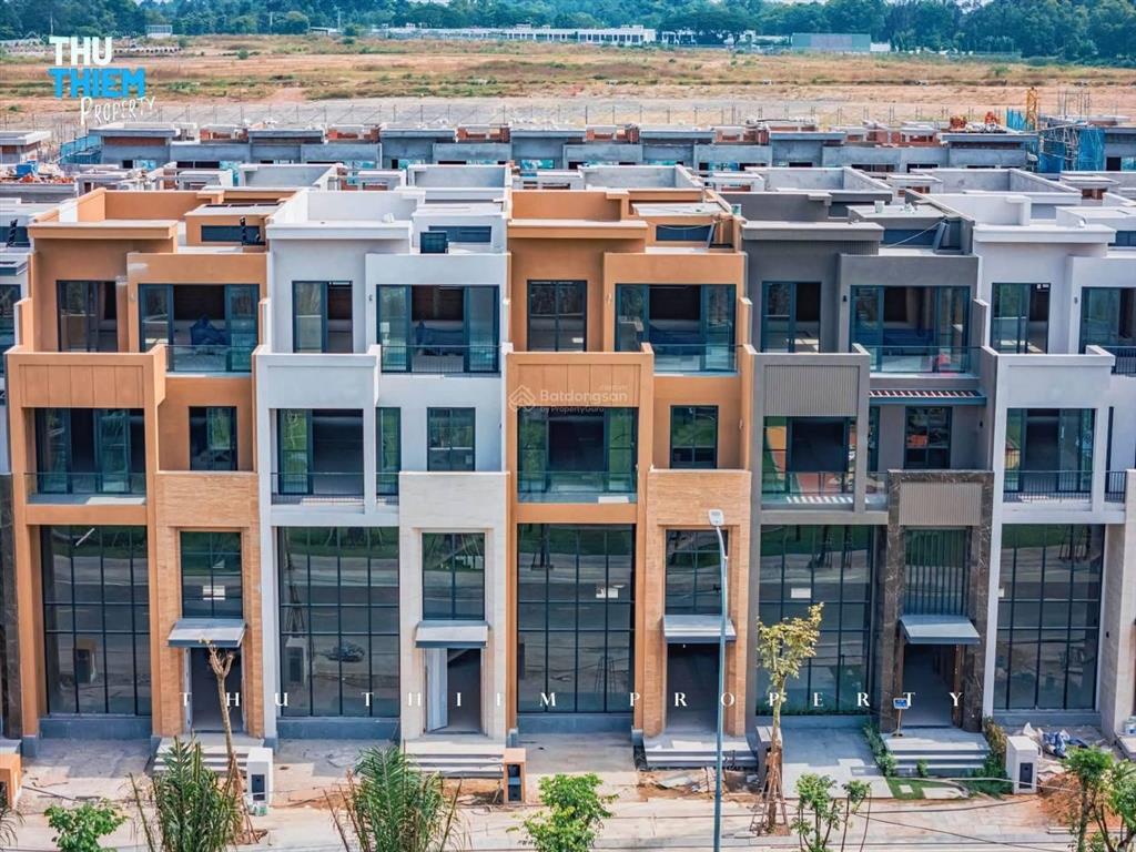 Cần bán biệt thự view hồ, thông tầng 6,5m the 9 stellars sơn kim cạnh trạm metro số 1. giá 21.3 tỷ!