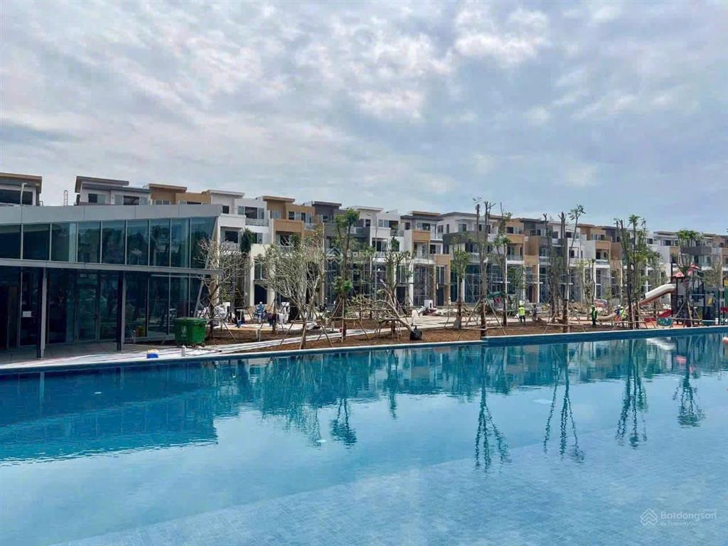 Cần bán biệt thự view hồ, thông tầng 6,5m the 9 stellars sơn kim cạnh trạm metro số 1. giá 21.3 tỷ!