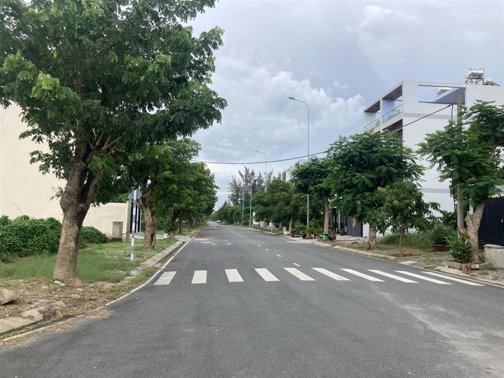 Lô đất biệt thự 300m2 dự án cotec phú xuân nhà bè ngang 15m dài 20m giá 28tr/m2.  0911 630 ***