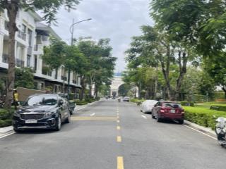 Nhà phố trục chính verosa park đường liên phường. diện tích 6x17m giá chỉ 14,7 tỷ  view công viên!