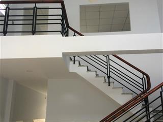 Bán nhà sổ riêng 98m2, 2 phòng ngủ, đường 10m, kdc hiện hữu, giá chỉ 4,8 tỷ