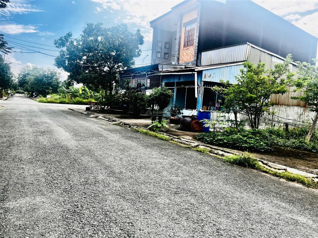 Đất nền 300m2 ngang 12m, full thổ cư, đường 12m, kdc long thới, giá 8,9 tỷ