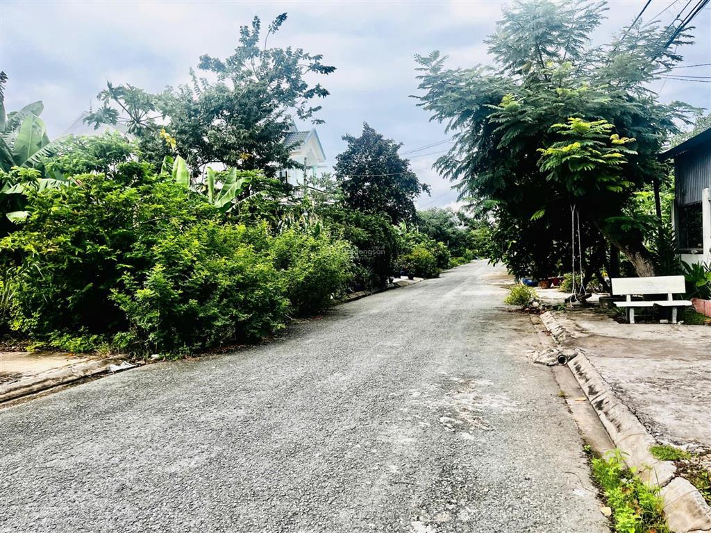 Đất nền 300m2 ngang 12m, full thổ cư, đường 12m, kdc long thới, giá 8,9 tỷ