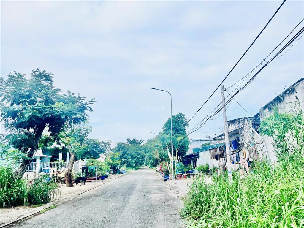 Đất nền 300m2 ngang 12m, full thổ cư, đường 12m, kdc long thới, giá 8,9 tỷ