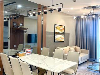 Cần bán gấp m8 midtown 2pn 2wc full nội thất, kèm ô xe hầm, 2 mặt view thoáng.  0903 388 ***