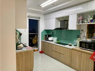 Căn góc có nội thất, có 3 ban công, tầng cao view thoáng, sổ hồng riêng