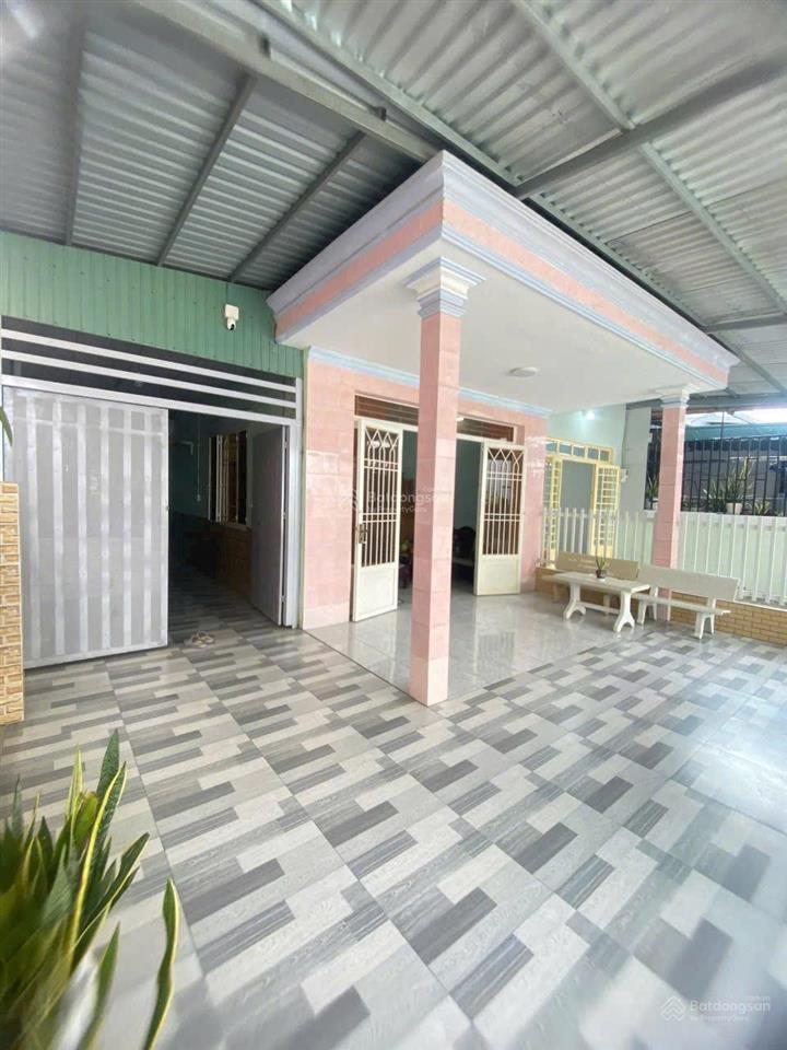 Bán biệt thự giáp sông lớn 11x22m, 214m2 thổ cư giá 32tr/m2 hiện trạng có nhà cấp 4 đã hoàn công