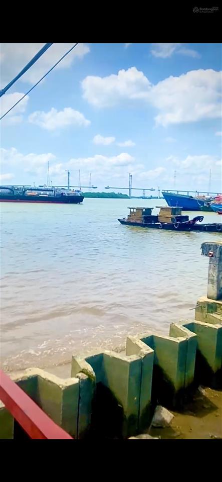Bán biệt thự giáp sông lớn 11x22m, 214m2 thổ cư giá 32tr/m2 hiện trạng có nhà cấp 4 đã hoàn công