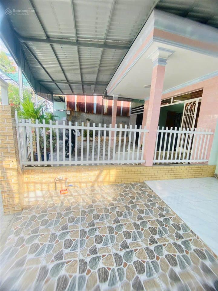 Bán biệt thự giáp sông lớn 11x22m, 214m2 thổ cư giá 32tr/m2 hiện trạng có nhà cấp 4 đã hoàn công