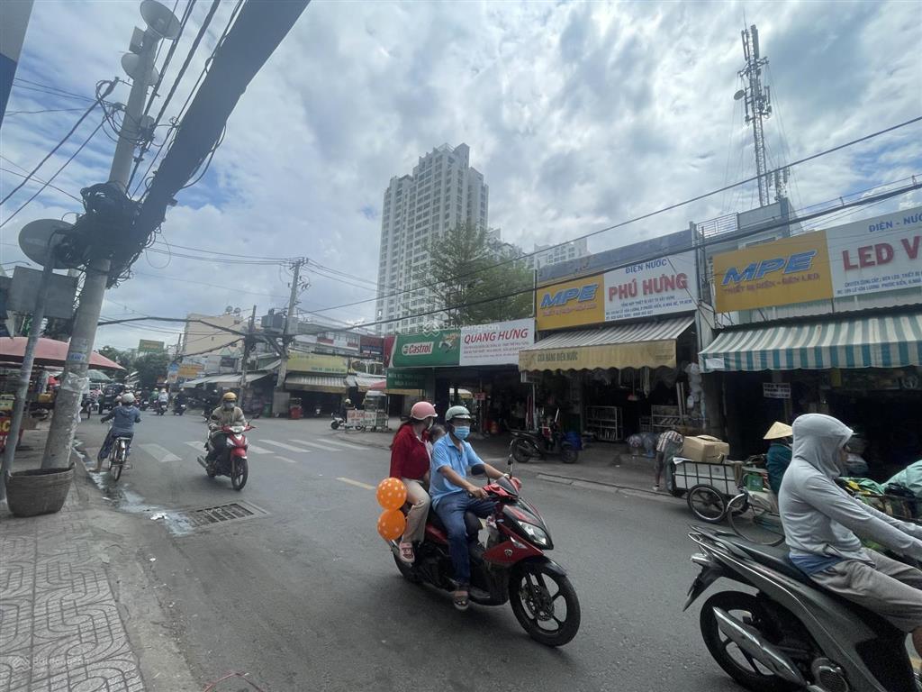 Bán nhà mặt phố lê văn lương, 135 triệu/m2, 174m2, view đẹp, nhà bè, hcm