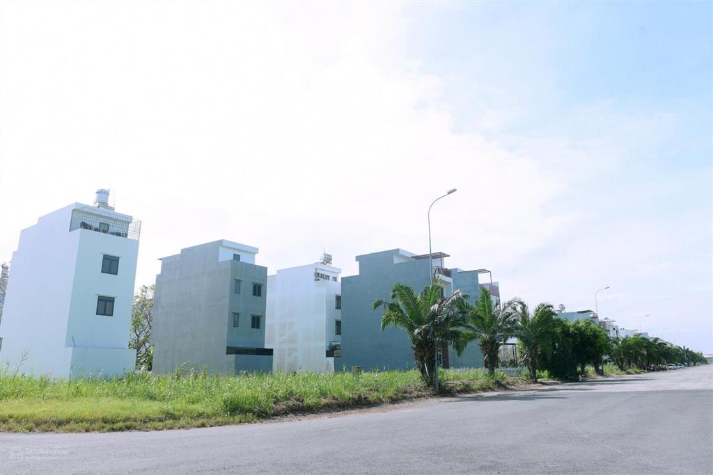 Bán nhanh đất nền 5x23m đường 12m, view trường học, giá 30tr/m2  0986 833 *** thảo nguyễn