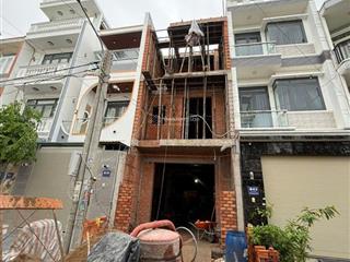 Nhà giá 3,9 tỷ, dt 4,3*15m, 3 tầng, khu hoàng hoa, đường 826, long hậu, long an