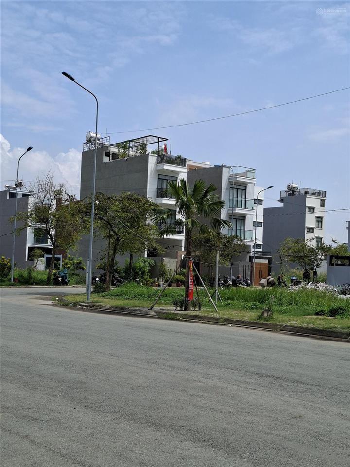 Đất đường đào trí 5x18 .5=90m2 , giá 7 tỷ. 0915 851 ***